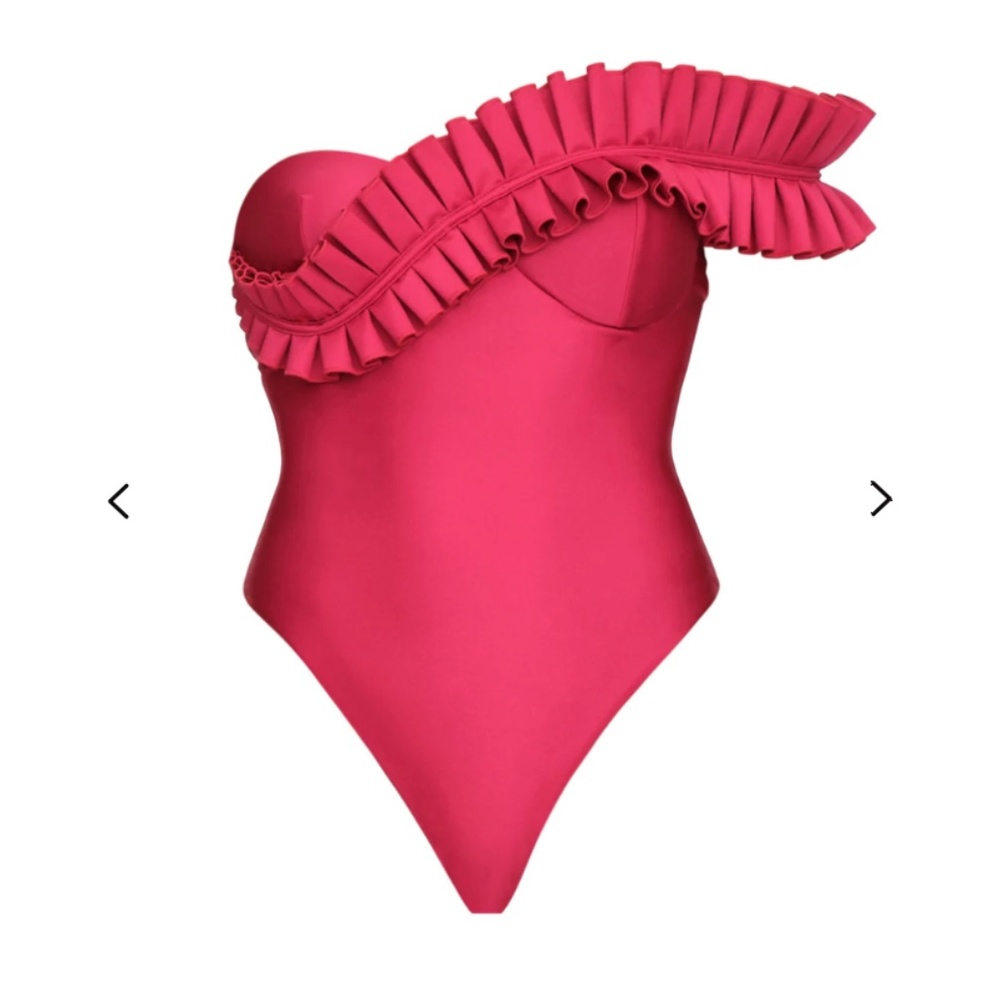 Andrea Iyamah Nisi Swim